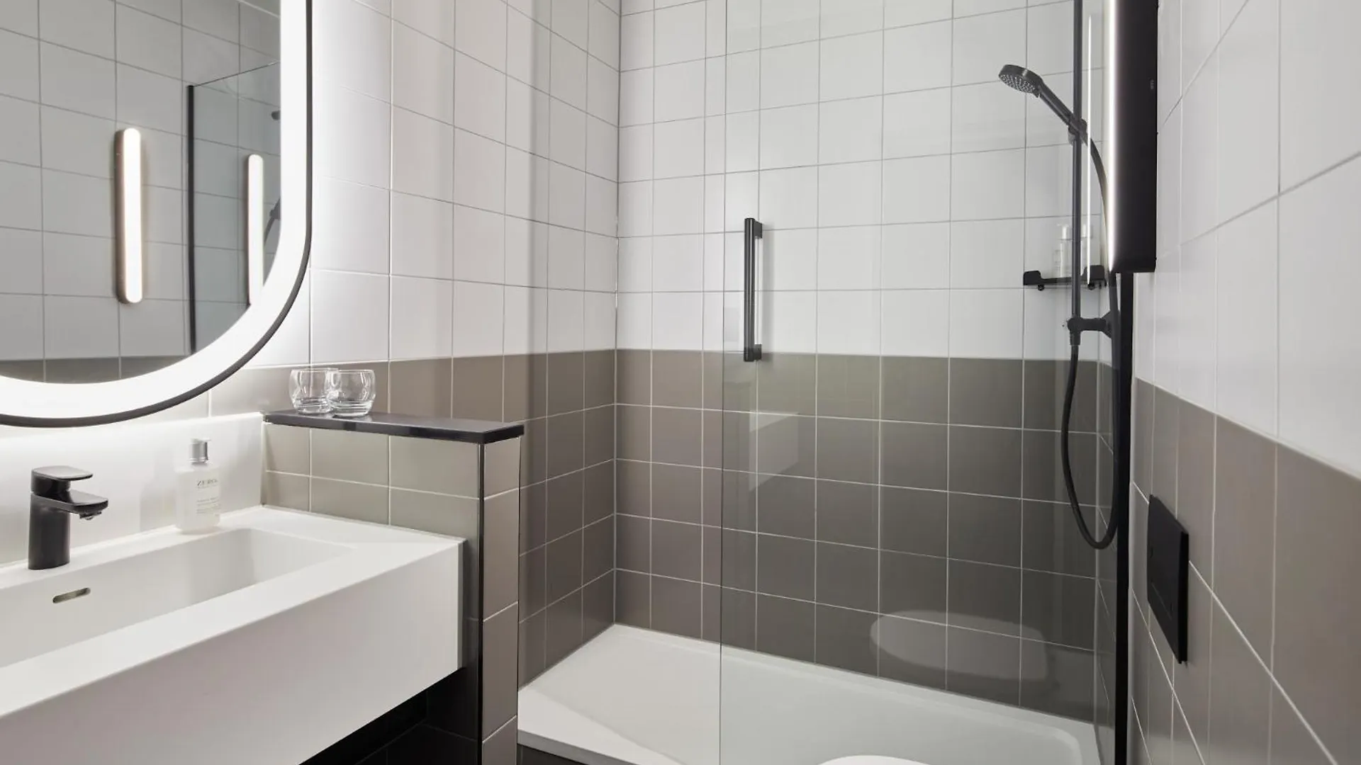 Leonardo Hotel Dublin Christchurch - Formerly Jurys Inn 4*,