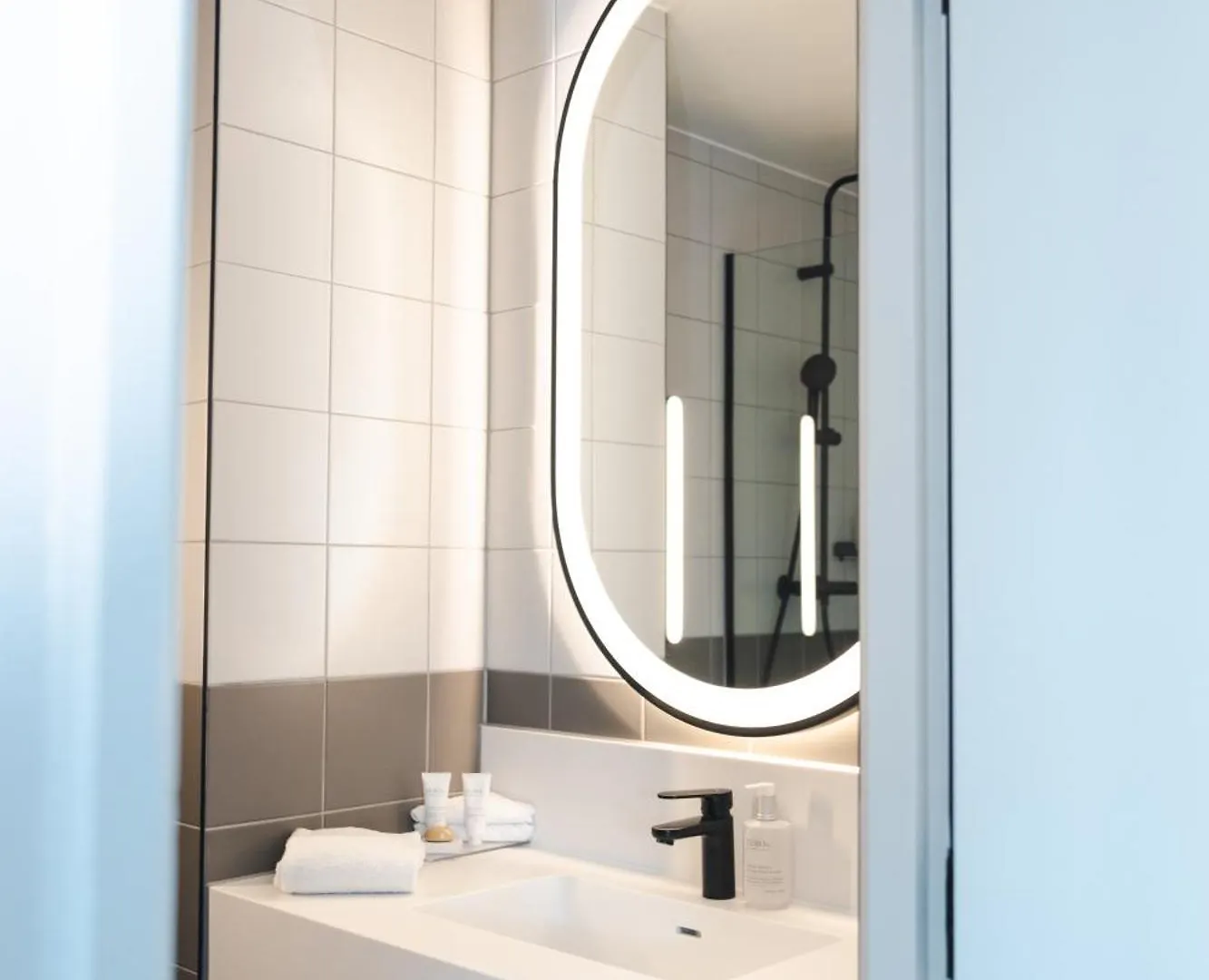 Leonardo Hotel Dublin Christchurch - Formerly Jurys Inn 4*,  Ireland