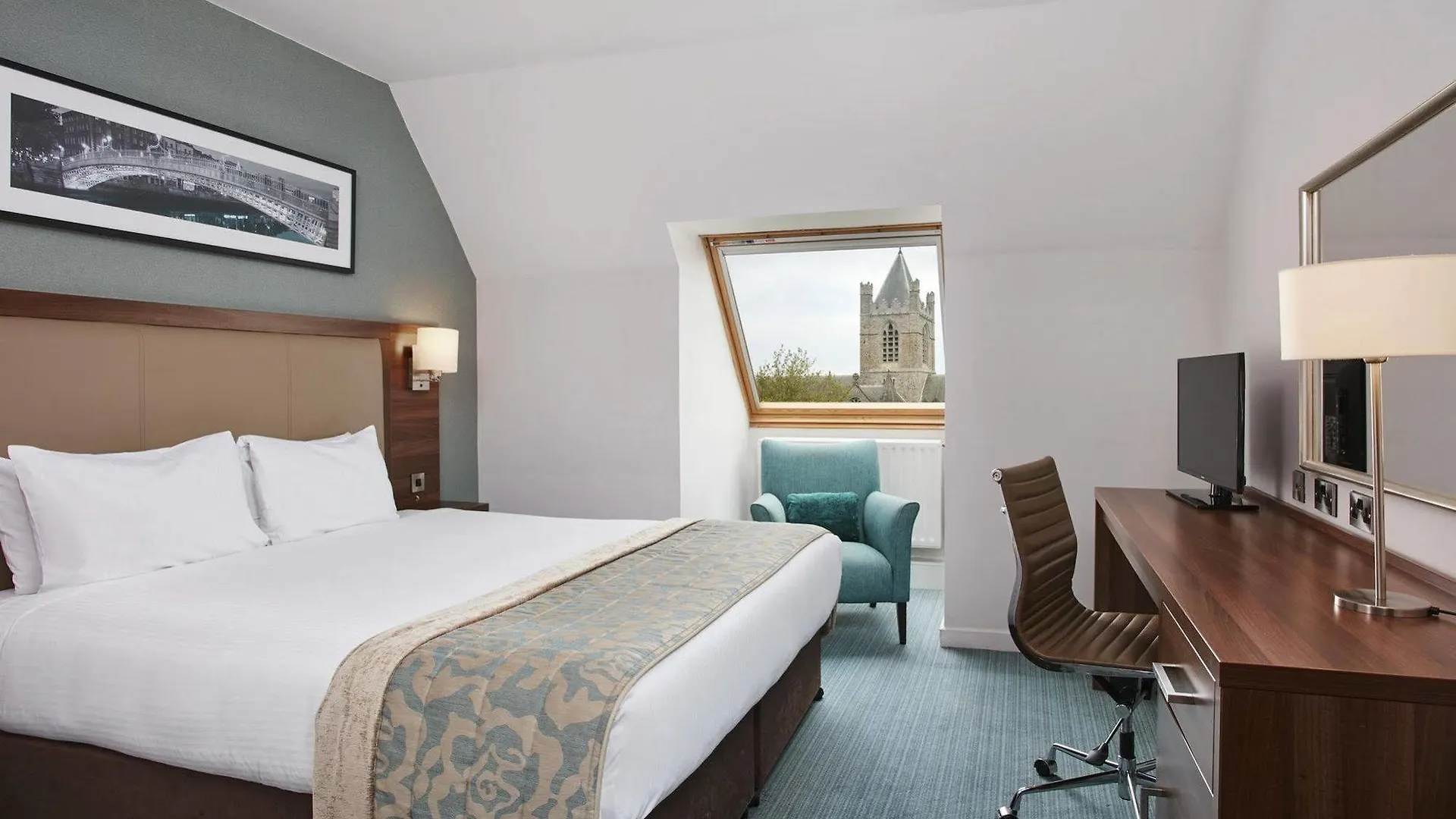 Leonardo Hotel Dublin Christchurch - Formerly Jurys Inn 4*,